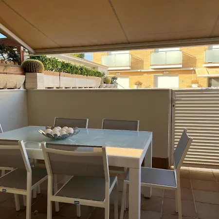 Dom wakacyjny Cozy House With Pool&bbq Cubelles