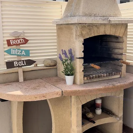 Casa de vacances La Mota House With Pool & Bbq Cubelles